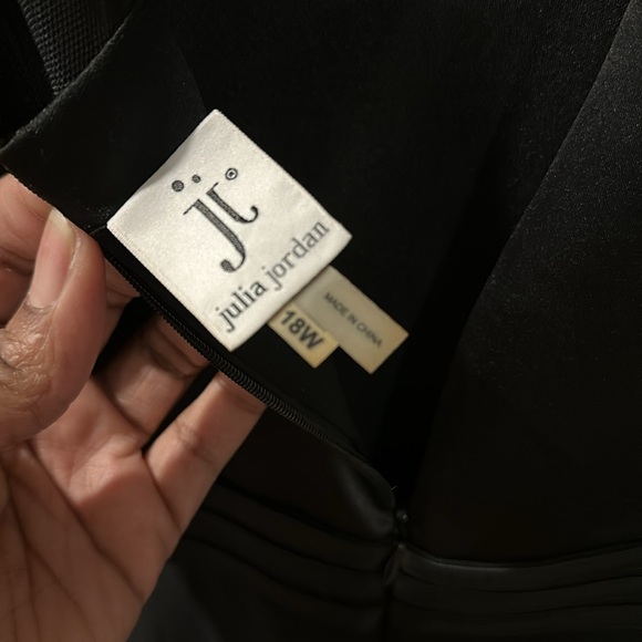 Julia Jordan Dress - Picture 7 of 7